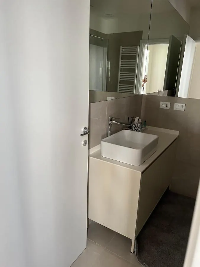 Milano: Incantevole Appartamento In Pieno Centro - Fancy Yellow Apartments Milaan