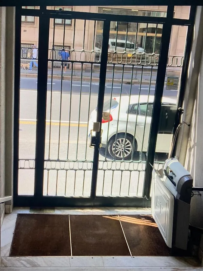 Milano: Incantevole Appartamento In Pieno Centro - Fancy Yellow Apartments Italien