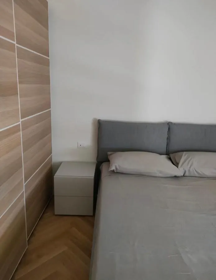 Milano: Incantevole Appartamento In Pieno Centro - Fancy Yellow Apartments