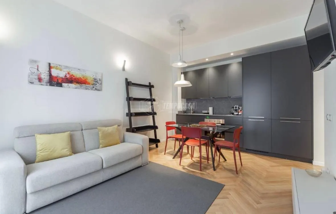 Milano: Incantevole Appartamento In Pieno Centro - Fancy Yellow Apartments