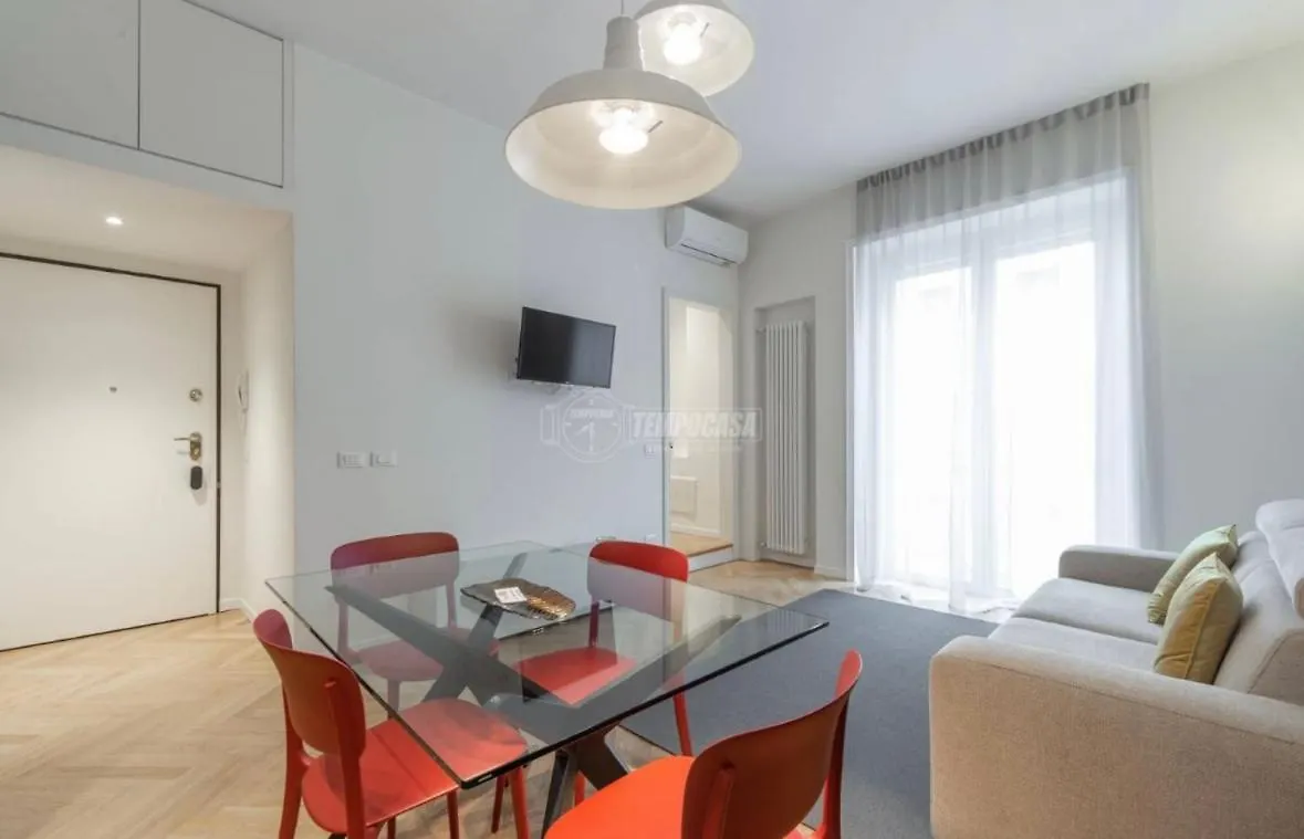 Milano: Incantevole Appartamento In Pieno Centro - Fancy Yellow Apartments