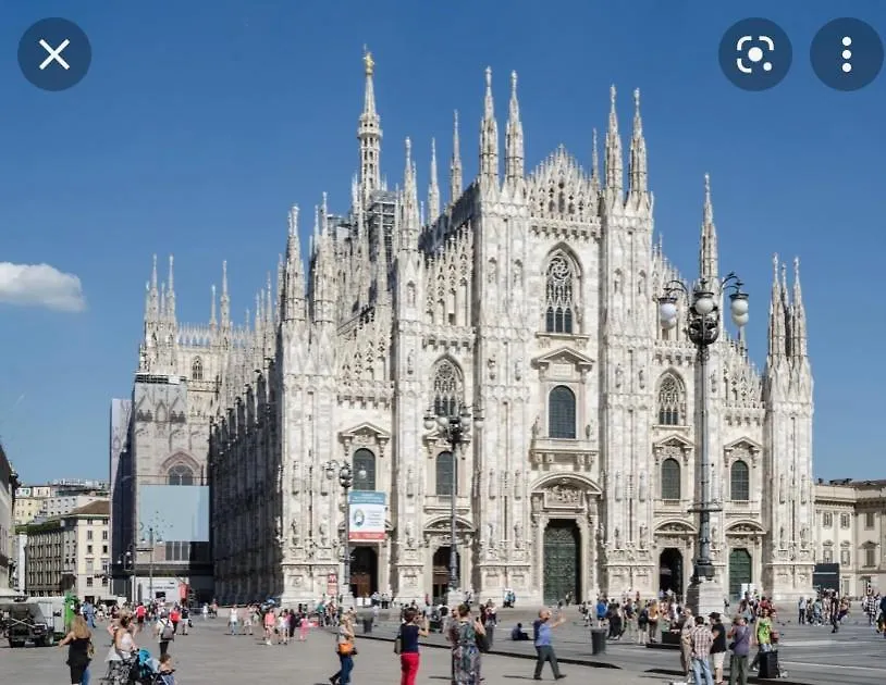 Milano: Incantevole Appartamento In Pieno Centro - Fancy Yellow Apartments  Milan