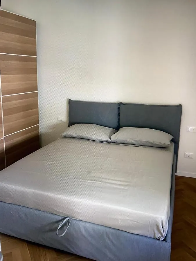 Milano: Incantevole Appartamento In Pieno Centro - Fancy Yellow Apartments 0*, Milan Italie