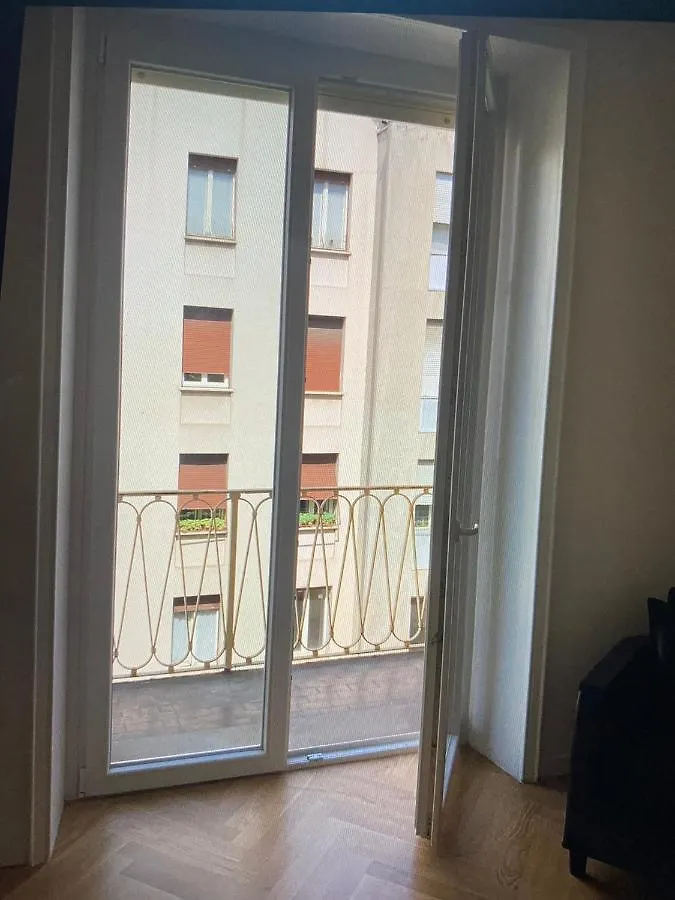 Milano: Incantevole Appartamento In Pieno Centro - Fancy Yellow Apartments  Milan