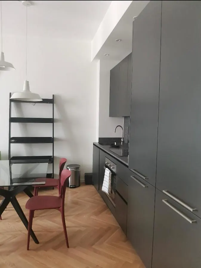 Milano: Incantevole Appartamento In Pieno Centro - Fancy Yellow Apartments Milan