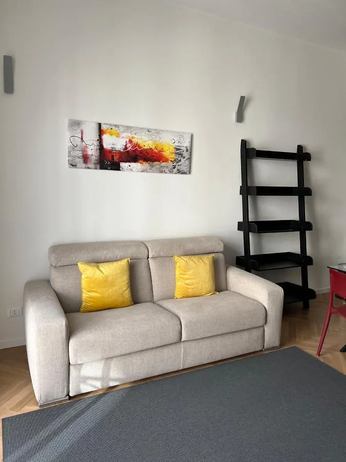 Milano: Incantevole Appartamento In Pieno Centro - Fancy Yellow Apartments