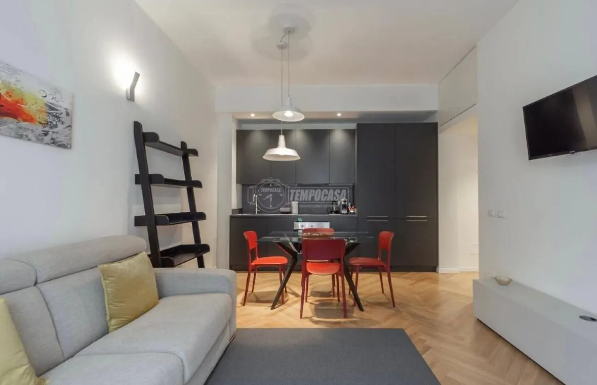 Milano: Incantevole Appartamento In Pieno Centro - Fancy Yellow Apartments Milan